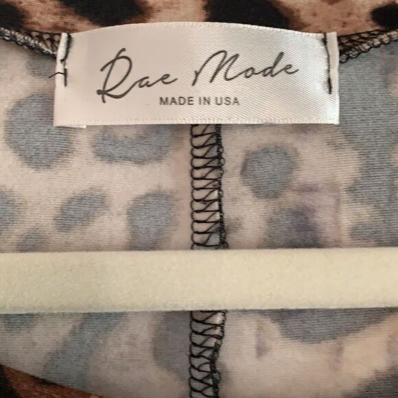 Rae Mode Size small oversized animal print top - Picture 5 of 6